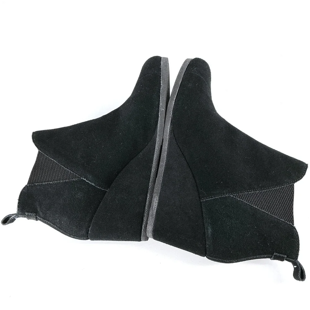 TOMS Size 9 Black Suede Wedge Ankle‎ Booties Round Toe Pull On Boots Leila